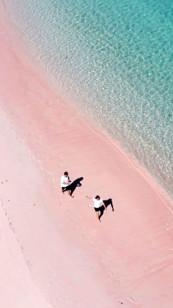 Pink Beach (Waturandatrip.com)